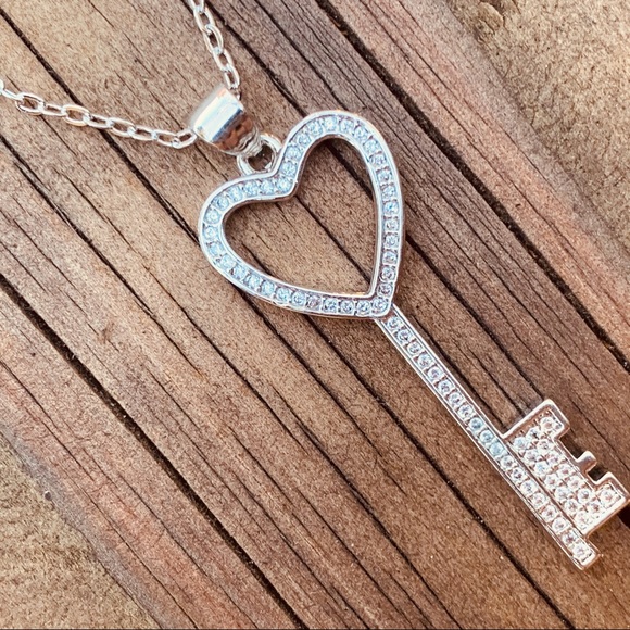 HEART KEY ♡ Cubic Zirconia Necklace GIFT - Picture 9 of 10